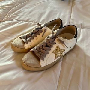 ShuShop toddler girls sparkle black and gold tennis shoes